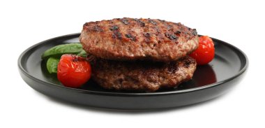 Lezzetli ızgara et köfteleri, domatesler ve beyaz üzerine izole edilmiş ıspanak.