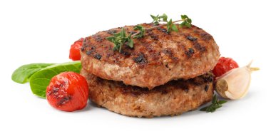 Lezzetli ızgara et köfteleri, domatesler ve beyaz üzerine izole edilmiş baharatlar.