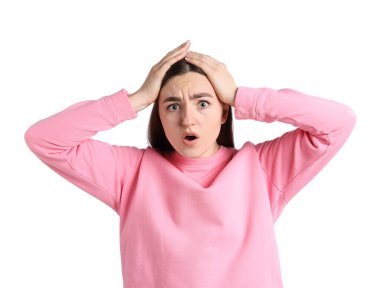 Hafıza kaybı. Beyaz arka planda bir şey hatırlamaya çalışan kadın.