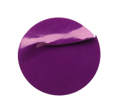 Buruşuk mor etiket beyaz, üst görünümde izole