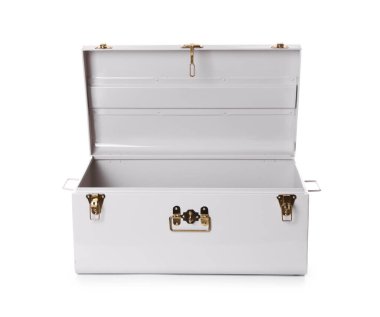 Boş bir bavul beyaza izole edilmiş.