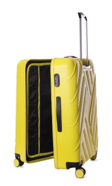 Açık sarı bir bavul beyaza izole edilmiş.