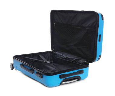 Boş bir açık mavi bavul beyaza izole edilmiş.