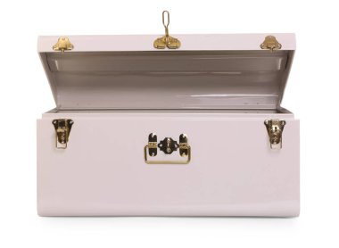 Boş bir bavul beyaza izole edilmiş.