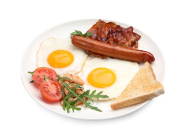 Geleneksel İngiliz kahvaltısı. Lezzetli güneşli tarafı domuz pastırması, sosis, kırmızı fasulye, domates ve kızarmış ekmek ile birlikte beyaz üzerine izole edilmiş yumurta.