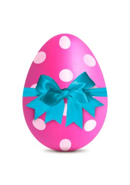 Pembe Paskalya yumurtası desenli ve yay beyaza izole edilmiş.