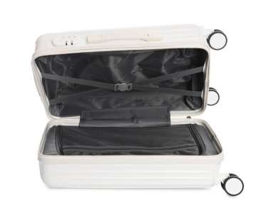 Boş büyük bir bavul beyaza izole edilmiş.