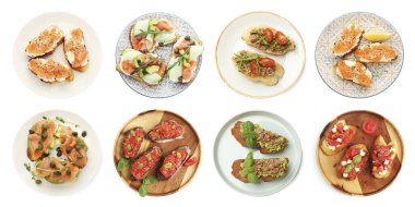 Farklı lezzetli bruschettalar beyaz sette izole edilmiş. Üst görünüm