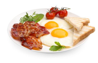 Lezzetli geleneksel İngiliz kahvaltısı beyaz üzerine izole