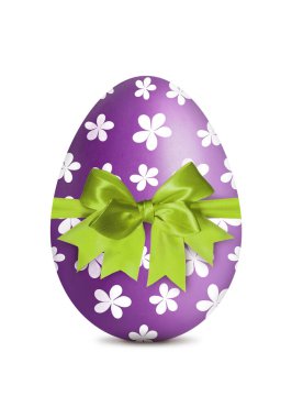 Mor Paskalya yumurtası, deseni ve yayı beyaza izole edilmiş.