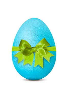 Mavi Paskalya yumurtası, beyaz yay ile izole edilmiş