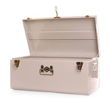 Boş bir bavul beyaza izole edilmiş.