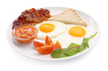 Lezzetli geleneksel İngiliz kahvaltısı beyaz üzerine izole