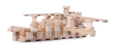 Tahta bloklardan yapılmış uçak beyaz üzerine izole edilmiş.