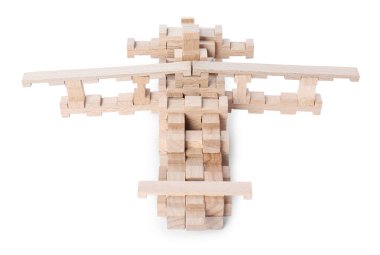 Tahta bloklardan yapılmış uçak beyaz üzerine izole edilmiş.