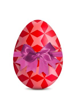 Beyaz üzerine izole edilmiş kırmızı paskalya yumurtası.