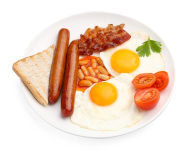 Lezzetli geleneksel İngiliz kahvaltısı beyaz üzerine izole