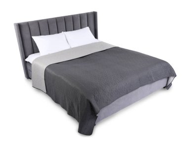 Beyaz çarşaflı büyük bir yatak.