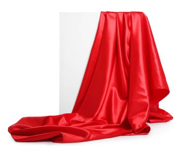 Beyaz üzerine izole edilmiş şık kırmızı ipek kumaşlı pankart