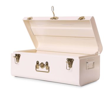 Boş bir bavul beyaza izole edilmiş.