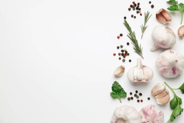 Taze sarımsak, biber, biberiye ve maydanoz. Metin için boşluk
