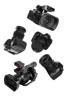 Fotoğraf ve video kameralar beyaz arka planda havada uçuyor