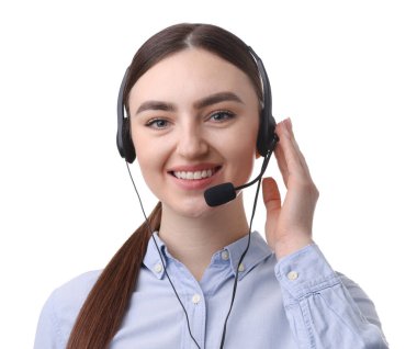 Beyaz arka planda kulaklık takmış gülümseyen yardım hattı operatörünün portresi