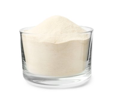 Beyaz camda izole edilmiş jelatin tozu.