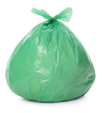 Plastik poşetteki çöp beyazda izole edilmiş.