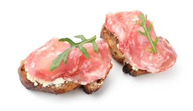 Salam sosisli, krem peynirli ve roka soslu nefis bruschetalar.