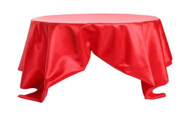 Beyaz üzerine izole edilmiş şık kırmızı ipek kumaşlı masa