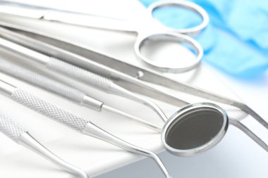 Tablada farklı diş aletleri, yakın çekim