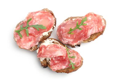 Salam sosisli, krem peynirli ve roka soslu nefis bruschetalar.