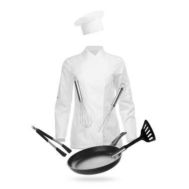Şef üniforması ve mutfak aletleri beyaz arka planda hareket halinde. Aşçılık dersleri ya da poster tasarımı