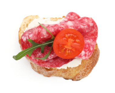 Salam sosisli, krem peynirli ve domatesli nefis bruschetta.