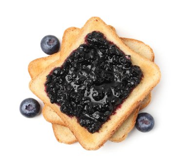 Tatlı reçelli tostlar ve beyaz yaban mersinleri, üst manzara