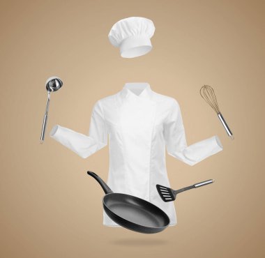 Şef üniforması ve mutfak aletleri koyu bej arka planda hareket halinde. Aşçılık dersleri ya da poster tasarımı