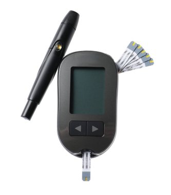 Diyabet. Dijital glukometre, test şeritleri ve beyaz üzerine izole edilmiş tükenmez kalem