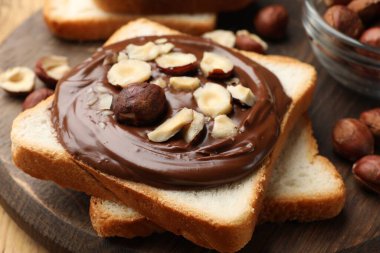 Çikolatalı tost ve fındıklı tost, yakın plan.