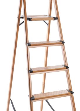 Beyaza izole edilmiş bir tahta merdiven.