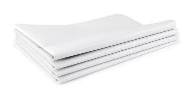 Beyaza izole edilmiş katlanmış gazete yığını. Tasarım için model