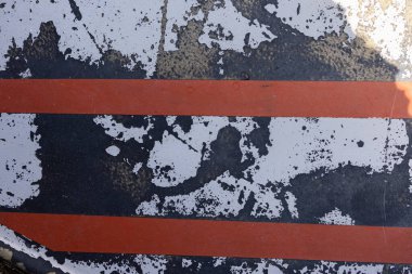 Soyulmuş Beyaz ve Kırmızı Çizgili Siyah Boyaların Soyut Arkaplanı