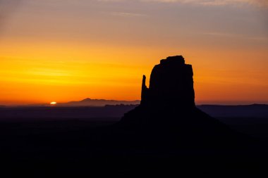 Sunrise At East Mitten Butte Anıt Vadisi 'nde