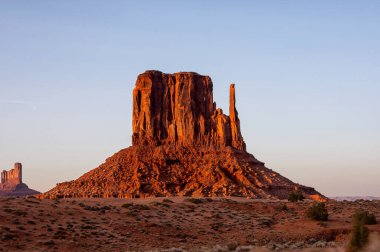 Gün batımında anıt vadisi manzarası