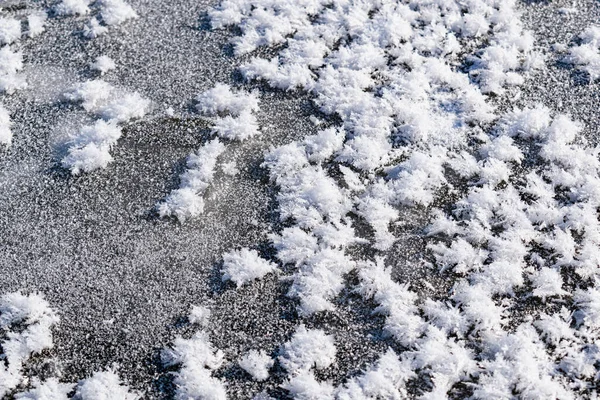 Fondo Blanco Nevado Con Cristales Helados Copos Nieve Rizados Cerca — Foto de Stock