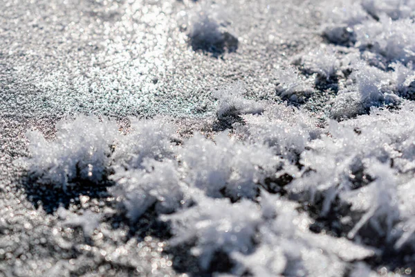 Fondo Blanco Nevado Con Cristales Helados Copos Nieve Rizados Cerca — Foto de Stock