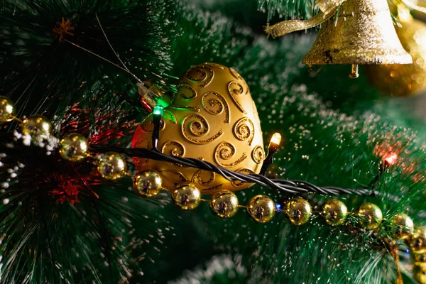 Décorations Noël Dorées Sur Arbre Noël Artificiel Vert Faire Noël — Photo