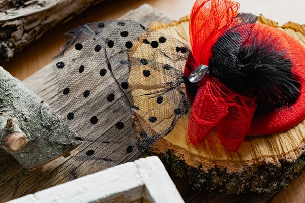 Chapéu Decorativo Clipe Cabelo Com Arco Vermelho Véu Preto Acessório — Fotografia de Stock