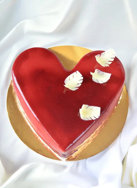 Present cake for those who are in love — Stock Photo, Image