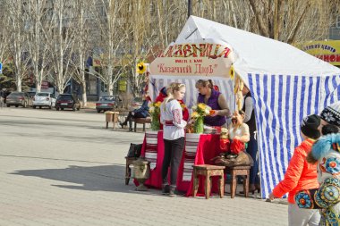 Sıcak krep ve çadır inst dışında bir semaver çay satışı